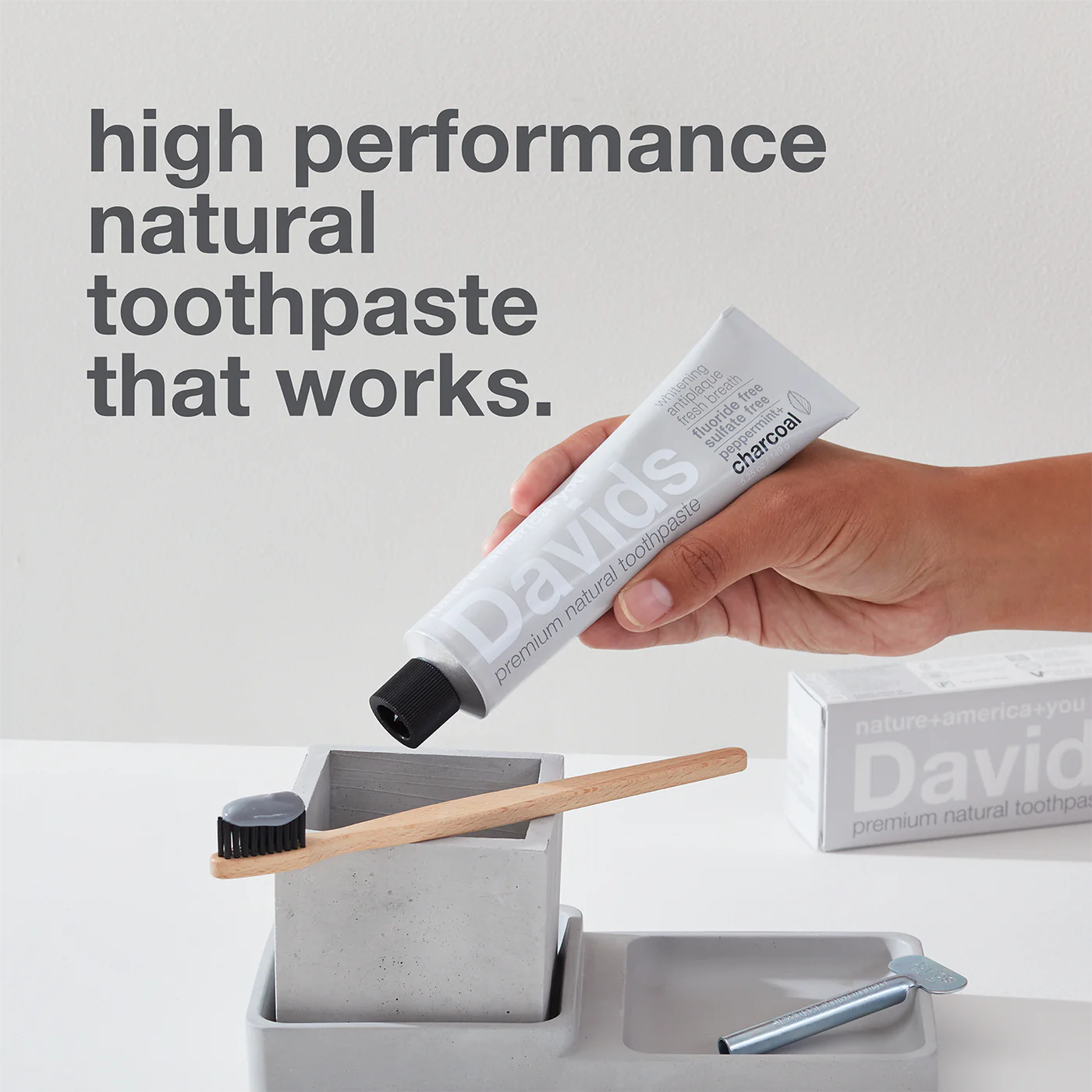 DAVIDS Whitening+Antiplaque Peppermint+Charcoal dantų pasta